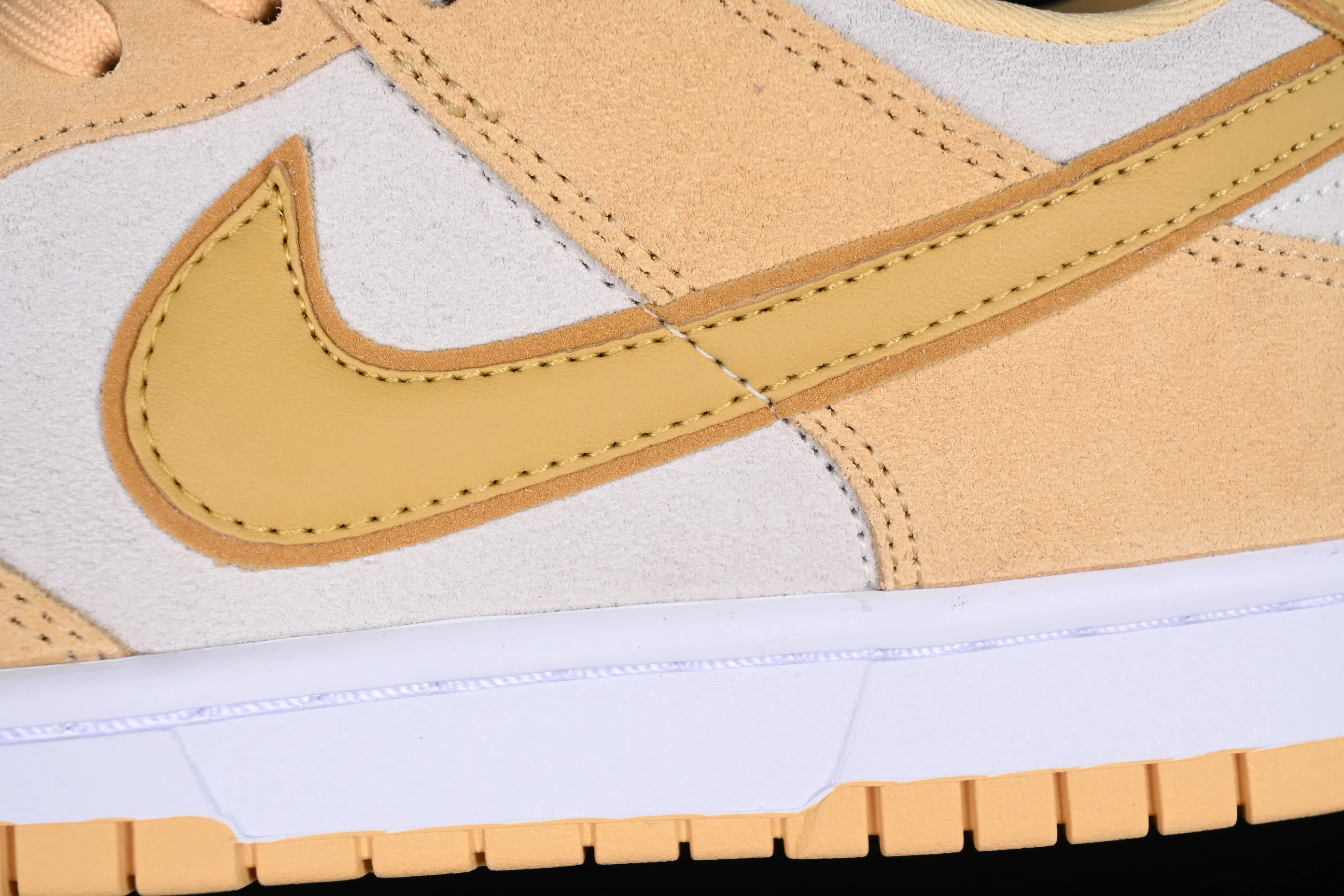 All categories Nk SB Dunk series Nk SB Dunk Low low-top sneakers Nk Dunk Low "Gold Suede" cheese pudding ice cream yellow and white SB low-top casual sports skateboard shoes DV7411-200